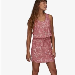 Patagonia Women's Fleetwith Dress mauve. Size M